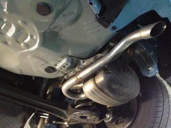 File 12 Toyota アクア マフラー交換 ガレージ日記 車検とカー用品販売ならオートウェーブ 千葉県内8拠点