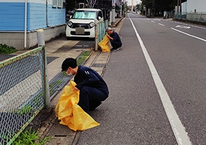 「地域社会貢献活動報告」7月2日全店にて、店舗周辺エリアの清掃活動を実施しました