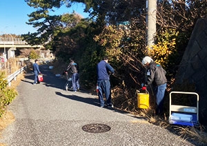 「地域社会貢献活動報告」2月4日全店にて、店舗周辺エリアの清掃活動を実施しました