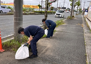 「地域社会貢献活動報告」7月1日全店にて、店舗周辺エリアの清掃活動を実施しました
